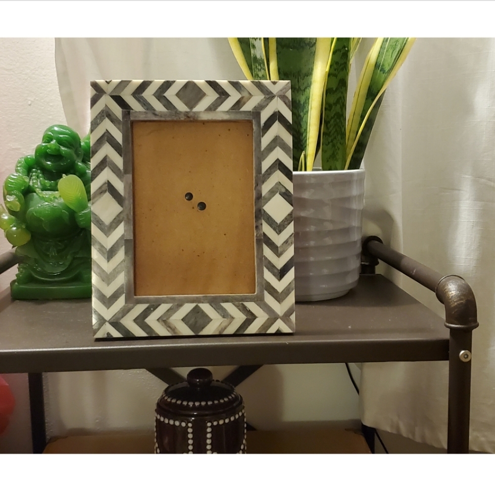 World Market Frame